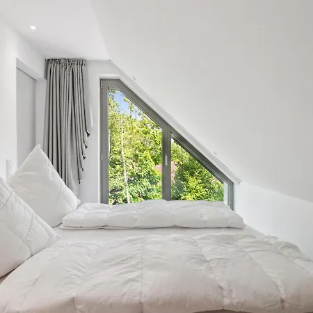 4 Bedroom Amazing In Tossens *
