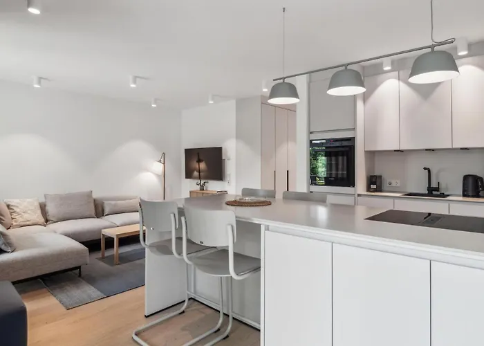 4 Bedroom Stunning In Tossens Apartman